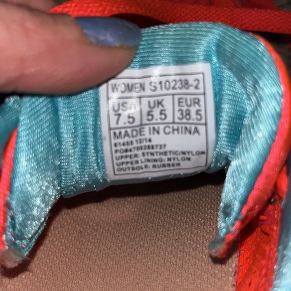 Woman’s Saucing Kinvara size 7.5 gently used - Picture 4 of 4